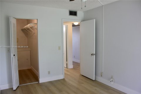 Снять в аренду кондоминиум в Пемброк-Пайнс, Флорида 2 спальни, 88.54м2, № 1949008 - фото 11