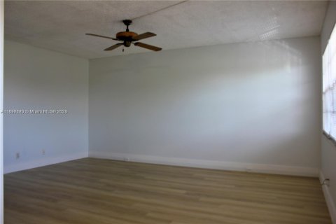 Снять в аренду кондоминиум в Пемброк-Пайнс, Флорида 2 спальни, 88.54м2, № 1949008 - фото 3