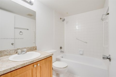 Снять в аренду кондоминиум в Пемброк-Пайнс, Флорида 2 спальни, 88.54м2, № 1949008 - фото 9