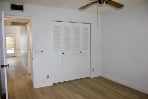 Снять в аренду кондоминиум в Пемброк-Пайнс, Флорида 2 спальни, 88.54м2, № 1949008 - фото 15