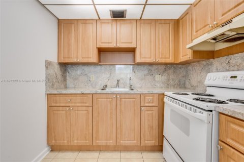 Снять в аренду кондоминиум в Пемброк-Пайнс, Флорида 2 спальни, 88.54м2, № 1949008 - фото 6