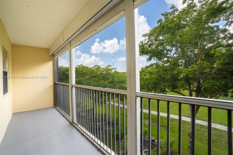 Снять в аренду кондоминиум в Пемброк-Пайнс, Флорида 2 спальни, 88.54м2, № 1949008 - фото 16