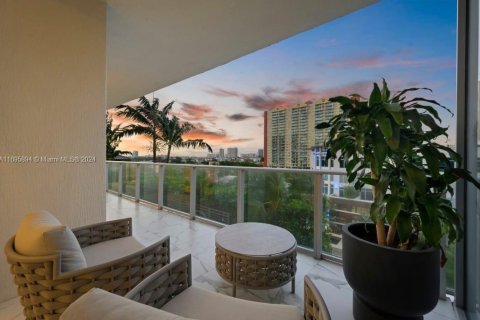 Condo in Sunny Isles Beach, Florida, 3 bedrooms № 1940107 - photo 17