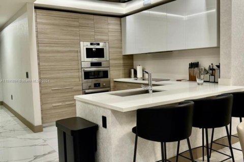 Condo in Sunny Isles Beach, Florida, 3 bedrooms № 1940107 - photo 3