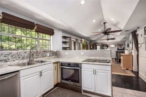 House in Gainesville, Florida 4 bedrooms, 102.38 sq.m. № 1850058 - photo 13