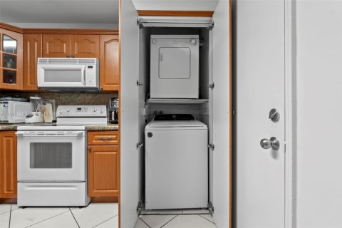 Купить кондоминиум в Хайалиа, Флорида 3 спальни, 120.4м2, № 2014947 - фото 11