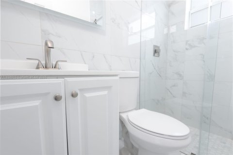 Casa en venta en North Miami, Florida, 4 dormitorios, 149.11 m2 № 1825711 - foto 19