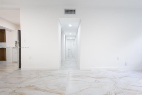 Casa en venta en North Miami, Florida, 4 dormitorios, 149.11 m2 № 1825711 - foto 7