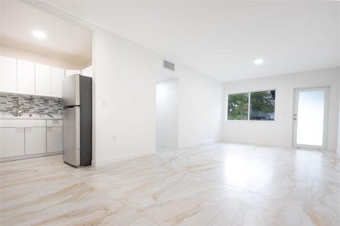 Casa en venta en North Miami, Florida, 4 dormitorios, 149.11 m2 № 1825711 - foto 8
