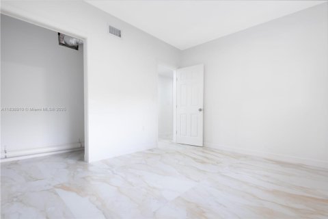Casa en venta en North Miami, Florida, 4 dormitorios, 149.11 m2 № 1825711 - foto 20