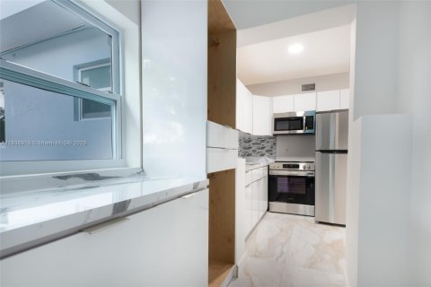 Casa en venta en North Miami, Florida, 4 dormitorios, 149.11 m2 № 1825711 - foto 10