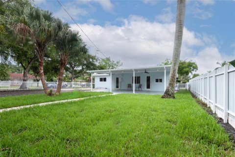 Casa en venta en North Miami, Florida, 4 dormitorios, 149.11 m2 № 1825711 - foto 30