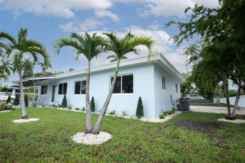 Casa en venta en North Miami, Florida, 4 dormitorios, 149.11 m2 № 1825711 - foto 1