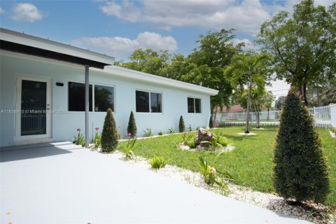 Casa en venta en North Miami, Florida, 4 dormitorios, 149.11 m2 № 1825711 - foto 3