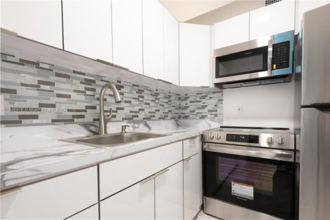 Casa en venta en North Miami, Florida, 4 dormitorios, 149.11 m2 № 1825711 - foto 11