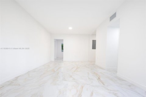 Casa en venta en North Miami, Florida, 4 dormitorios, 149.11 m2 № 1825711 - foto 27
