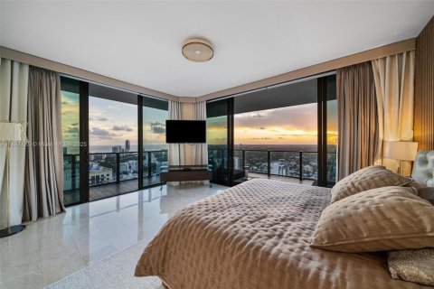 Condo in Miami, Florida, 4 bedrooms  № 1942331 - photo 29