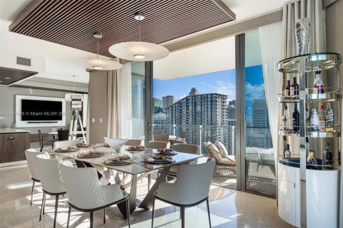 Condo in Miami, Florida, 4 bedrooms  № 1942331 - photo 1