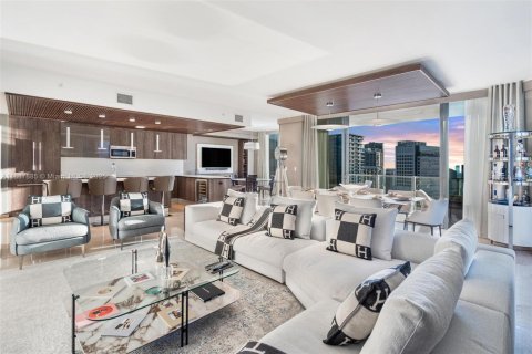 Condo in Miami, Florida, 4 bedrooms  № 1942331 - photo 12