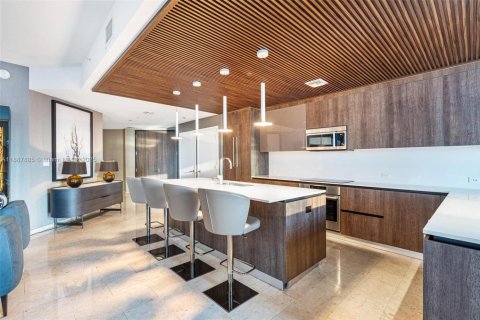 Condo in Miami, Florida, 4 bedrooms  № 1942331 - photo 3