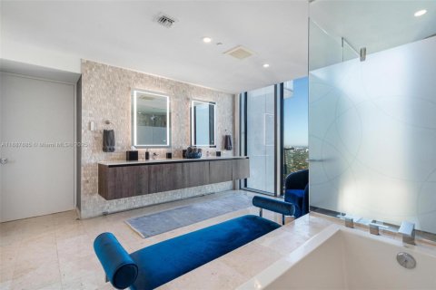 Condo in Miami, Florida, 4 bedrooms  № 1942331 - photo 26