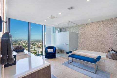 Condo in Miami, Florida, 4 bedrooms  № 1942331 - photo 24