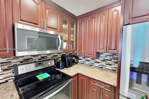 Condo in Plantation, Florida, 1 bedroom  № 1872151 - photo 3
