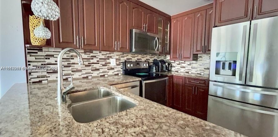 Condo in Plantation, Florida, 1 bedroom № 1872151