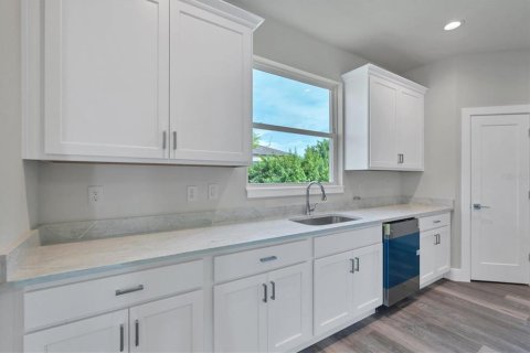 House in Port Charlotte, Florida 3 bedrooms, 183.02 sq.m. № 1908970 - photo 22
