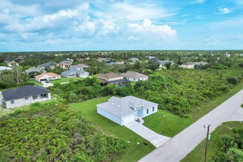 House in Port Charlotte, Florida 3 bedrooms, 183.02 sq.m. № 1908970 - photo 4
