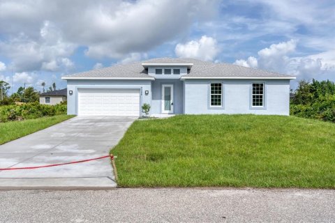 House in Port Charlotte, Florida 3 bedrooms, 183.02 sq.m. № 1908970 - photo 1