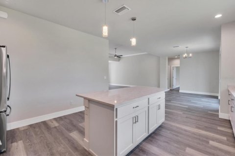 House in Port Charlotte, Florida 3 bedrooms, 183.02 sq.m. № 1908970 - photo 23