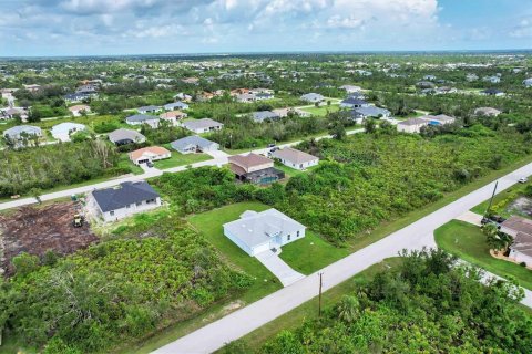 House in Port Charlotte, Florida 3 bedrooms, 183.02 sq.m. № 1908970 - photo 3