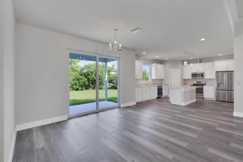 House in Port Charlotte, Florida 3 bedrooms, 183.02 sq.m. № 1908970 - photo 17