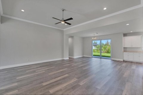 House in Port Charlotte, Florida 3 bedrooms, 183.02 sq.m. № 1908970 - photo 15