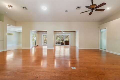 House in San Antonio, Florida 3 bedrooms, 232.26 sq.m. № 2135250 - photo 28