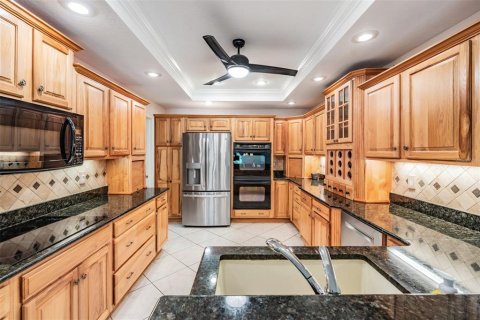 House in San Antonio, Florida 3 bedrooms, 232.26 sq.m. № 2135250 - photo 3