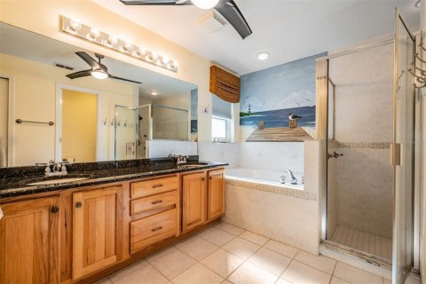 House in San Antonio, Florida 3 bedrooms, 232.26 sq.m. № 2135250 - photo 25