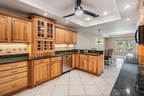 House in San Antonio, Florida 3 bedrooms, 232.26 sq.m. № 2135250 - photo 13