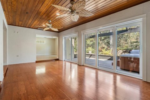 House in San Antonio, Florida 3 bedrooms, 232.26 sq.m. № 2135250 - photo 8
