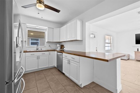 House in Saint Petersburg, Florida 2 bedrooms, 112.13 sq.m. № 1679859 - photo 14