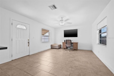 House in Saint Petersburg, Florida 2 bedrooms, 112.13 sq.m. № 1679859 - photo 9