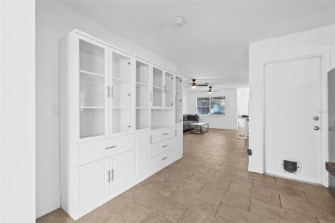 House in Saint Petersburg, Florida 2 bedrooms, 112.13 sq.m. № 1679859 - photo 12