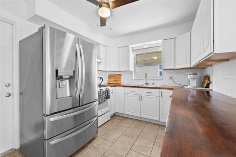 House in Saint Petersburg, Florida 2 bedrooms, 112.13 sq.m. № 1679859 - photo 13