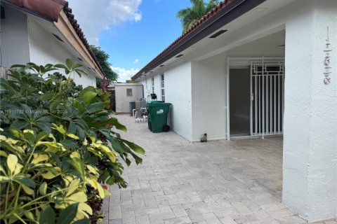 Снять в аренду виллу или дом в Майами, Флорида 3 спальни, 154.59м2, № 1967588 - фото 2