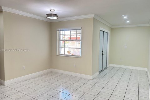 Снять в аренду виллу или дом в Майами, Флорида 3 спальни, 154.59м2, № 1967588 - фото 7