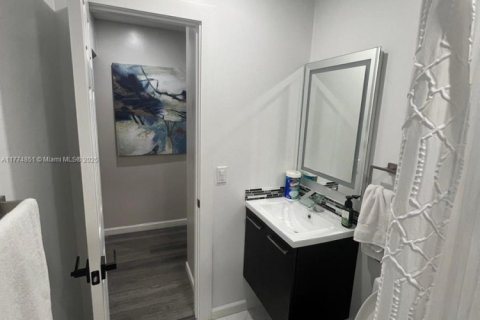 House in North Miami, Florida 3 bedrooms, 140.75 sq.m. № 1868275 - photo 3