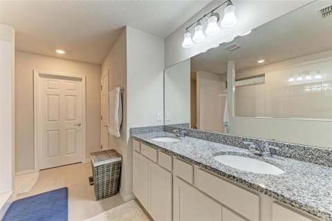 House in Riverview, Florida 3 bedrooms, 233.93 sq.m. № 1919796 - photo 14