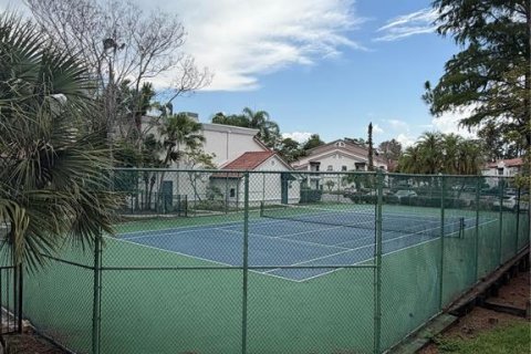 Condo in Orlando, Florida, 2 bedrooms № 2229271 - photo 18