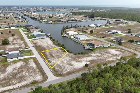 Terreno en venta en Cape Coral, Florida № 1691018 - foto 1